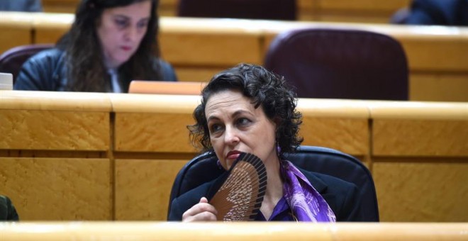 La ministra de Trabajo, Magdalena Valerio, durante la sesión de control al Gobierno en el pleno del Senado./EFE