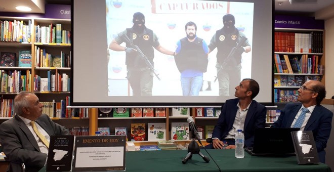 Ricardo Toro, Víctor Méndez y Luis Uriarte, en la presentación de 'Narcogallegos' en Madrid. / CATARATA EDITORIAL