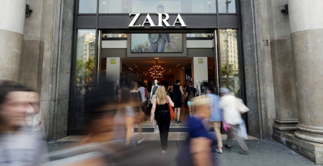 Tienda de Zara en el Passeig de Gracia, de Barcelona. REUTERS/Albert Gea