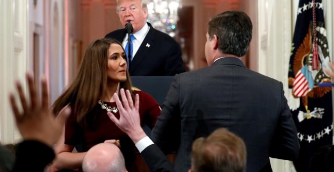 Momento crítico en la rueda de prensa en el que Trump llamó al periodista 'maleducado' - Reuters/ Kevin Lamarque