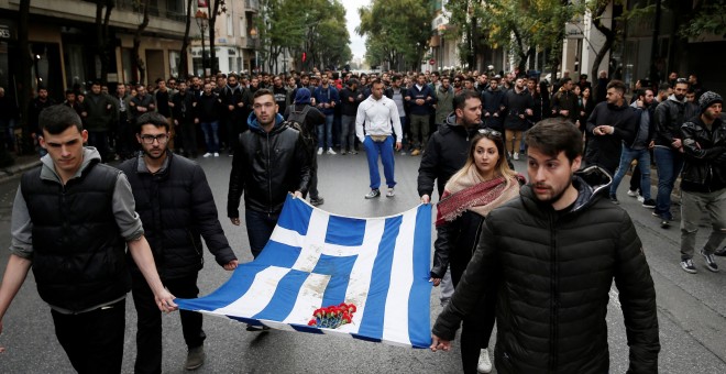 Miles de personas marchan en Atenas para conmemorar las protestas estudiantiles contra la dictadura de 1973. REUTERS/Costas Baltas