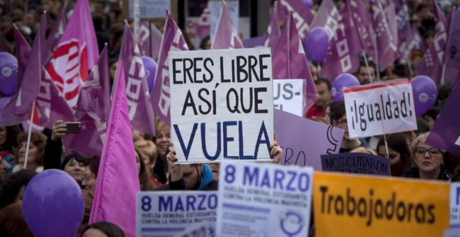 Miles de mujeres salieron a las calles de Madrid en la manifestación del 8-M de 2018. / EFE