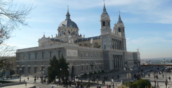 Vista exterior de la catedral de La Almudena | EFE