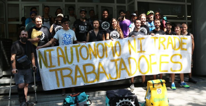 Protesta de l'estiu de repartidors de Glovo davant la Inspecció de Treball de Barcelona. N. ROMERO.