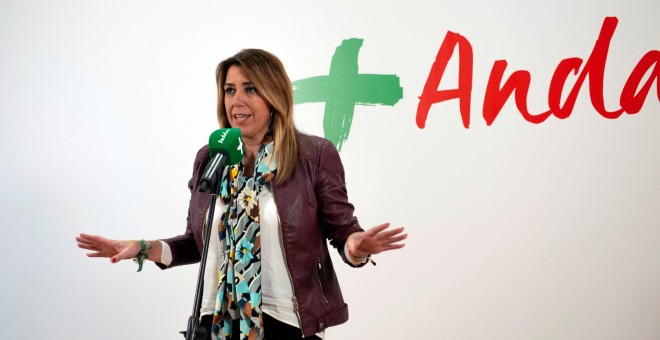 La candidata del PSOE a la Junta, Susana Díaz, durante su intervención en un acto programado de campaña en la localidad de Baeza (Jaén). EFE/José Manuel Pedrosa.