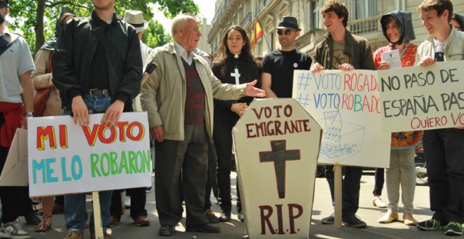 Manifestación de la Marea Granate, a propósito del voto rogado.  Foto: MAREA GRANATE