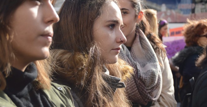 Algunas de las manifestantes se han emocionado al final de la manifestación, cuando han leído el manifiesto - Arancha Ríos