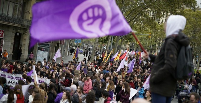 Manifestació contra la violència masclista a Barcelona aquest 25 de novembre. Joel Kashila