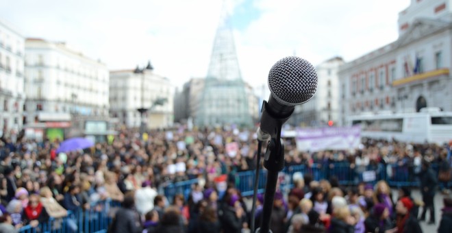 Escenario desde donde han leído el manifiesto las feministas en la Puerta del Sol - Arancha Ríos