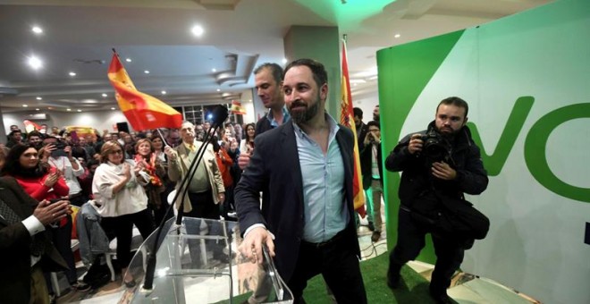 20/11/2018.- El presidente de Vox, Santiago Abascal, durante el mitin celebrado esta noche en Córdoba con motivo de las elecciones andaluzas ante más de medio millar de simpatizantes. EFE/Rafa Alcaide