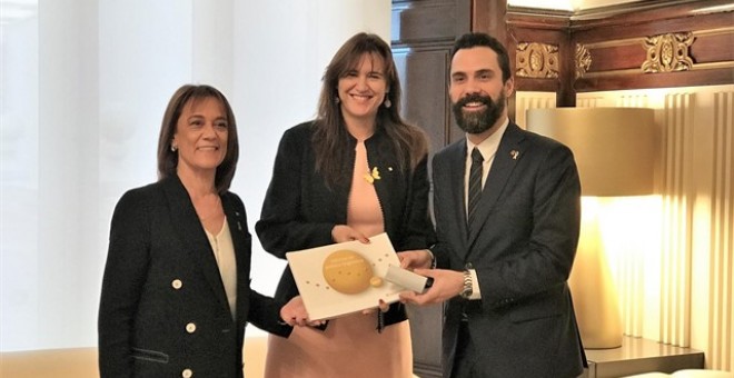 La consellera Laura Borràs amb el president del Parlament, Roger Torrent. EUROPA PRESS