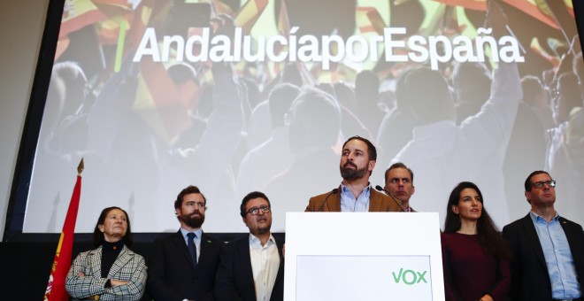 El lídere de Vox, Santiago Abascal, durante una reuda de prensa en la sede del partido en Sevilla, un día después de las elecciones al Parlamento de Andalucía del 2-D. REUTERS/Jon Nazca