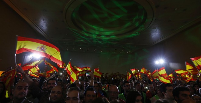 Simpatizantes de Vox celebran los resultados de la formación en las elecciones al Parlamento de Andalucía. REUTERS/Marcelo Del Pozo