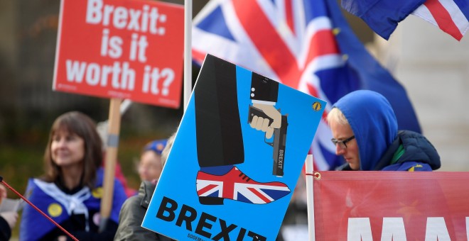 Manifestantes protestan contra el Brexit./REUTERS