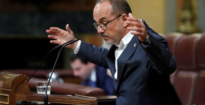 El portavoz del PDeCAt, Carles Campuzano, durante su intervención ante el pleno del Congreso tras la comparecencia del presidente del Gobierno, Pedro Sánchez, que ha hablado de la situación en Cataluña y ha informado del acuerdo de la Unión Europea sobre