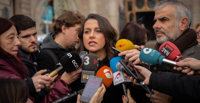 La líder de Ciudadanos en Cataluña, Inés Arrimadas, en declaraciones a los medios ante el Tribunal Superior de Justicia de Cataluña (TSJC) - Carlos Carrizosa/ Europa Press