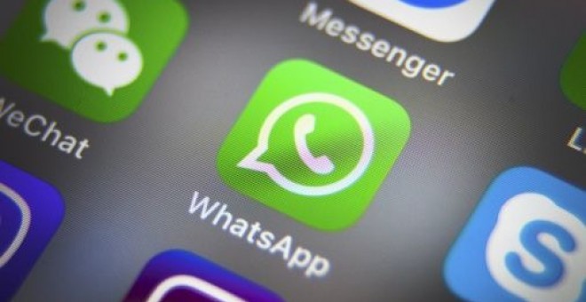 Whatsapp limita el reenvío de mensajes a cinco contactos. EFE