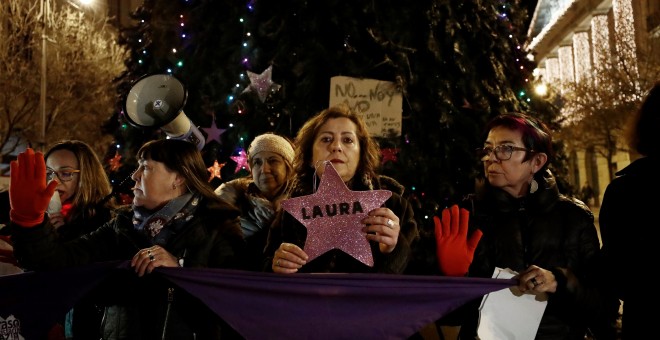 Varios cientos de personas participaron en Pamplona en una concentración de rechazo al feminicidio de Laura Luelmo - EFE/ Jesus Diges