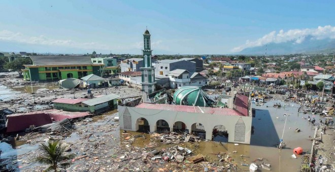 Antara Foto/Muhammad Adimaja/via REUTERS