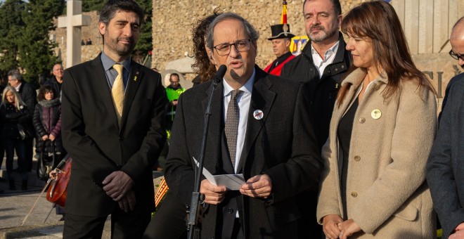 El president Quim Torra acompanyat de diversos membres del seu Govern durant l'ofrena a Francesc Macià. EUROPA PRESS