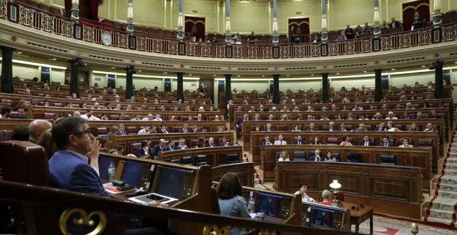Vista del hemiciclo del Congreso de los Diputados durante una sesión plenaria / EFE