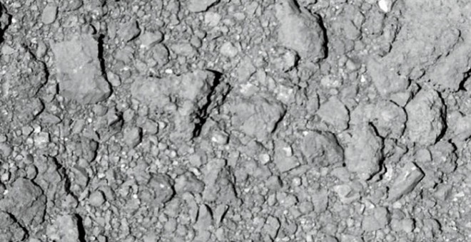Vista de cerca de la  superficie del asteroide Ryugu./JAXA
