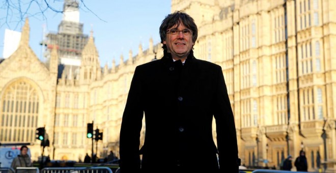 Carles Puigdemont en una imagen de archivo de diciembre de 2018 en Londres. (PHIL NOBLE | REUTERS)