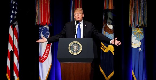 17/01/2019.- El presidente estadounidense, Donald Trump, ofrece un discurso durante un acto celebrado en el Pentágono, Arlington (Estados Unidos), este jueves, en el que anunció su nueva estrategia para ampliar y modernizar el sistema de defensa contra mi