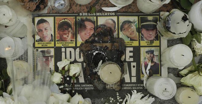 Homenaje a los fallecidos en el atentado contra la Escuela de Cadetes de la Policía en Bogotá (Colombia). / EFE