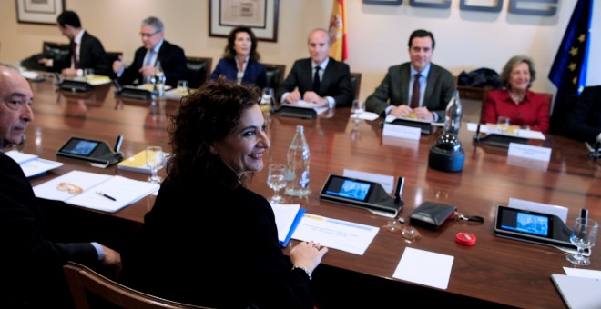 La ministra de Hacienda, María Jesús Montero, en la sede de la patronal CEOE, donde ha presentado el proyecto de Presupuestos para 2019. EFE/Nico Rodríguez