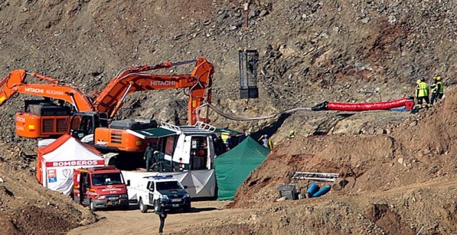 La Brigada de Salvamento Minero desplazada desde Asturias ha comenzado sus trabajos para entrar en el túnel | EFE