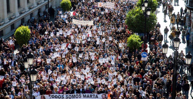 Imagen de la manifestación convocada por la familia de Marta del Castillo para pedir la repetición del juicio por el asesinato de la joven EFE/RAÚL CARO