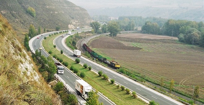 Vista de la autopista AP-1 Burgos-Armiñón. E.P.