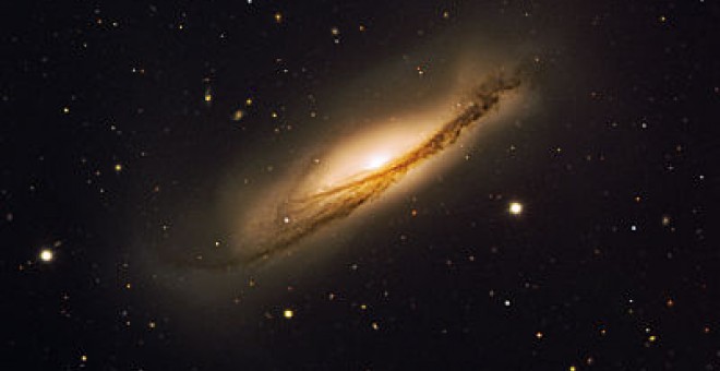 En esta galaxia espiral NGC 3190, con forma de patata frita, se produjeron dos explosiones estelares tipo supernova que se pueden observar actualmente./ESO