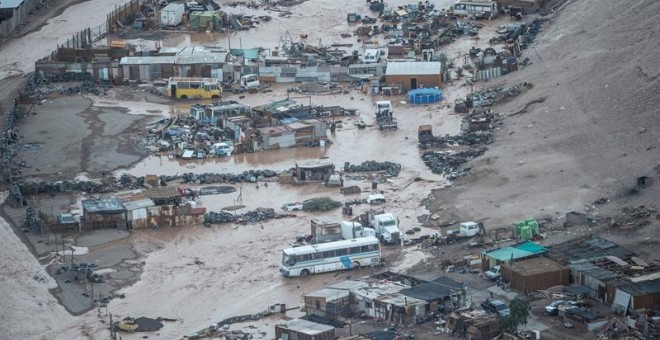 Vista aérea cedida por la Presidencia de Chile, muestra las inundaciones este viernes en parte de la provincia de El Loa, en la norteña región de Antofagasta (Chile), en el desierto de Atacama, una de las zonas, junto a las también norteñas regiones de Ar