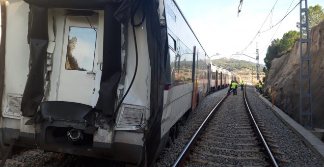 Aspecte d'un dels combois afectats per l'accident ferroviari que va tenir lloc entre Manresa i Sant Vicenç de Castellet (Bages). EUROPA PRESS