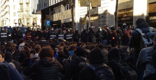 Concentració dels CDR davant la seu de la Fiscalia Superior de Catalunya. @CDRCatOficial