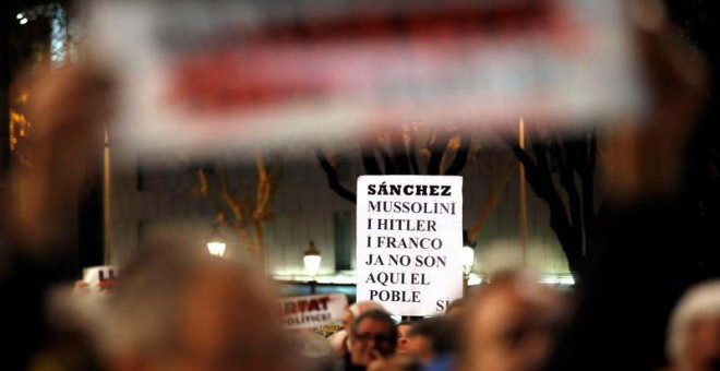 Imagen de la manifestación en Barcelona. (ALEJANDRO GARCÍA | EFE)