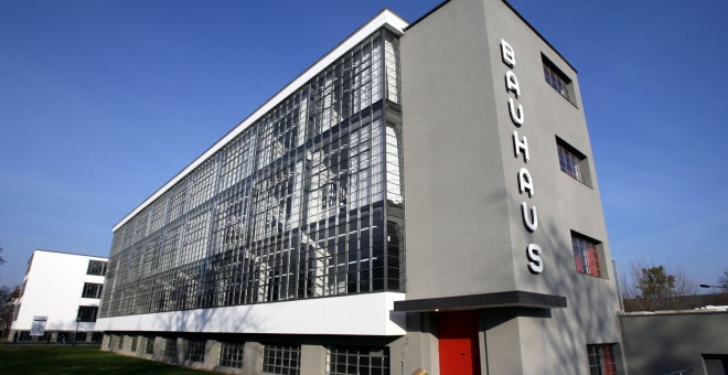 Panorámica de una de las alas del edificio Bauhaus en Dessau.- AFP