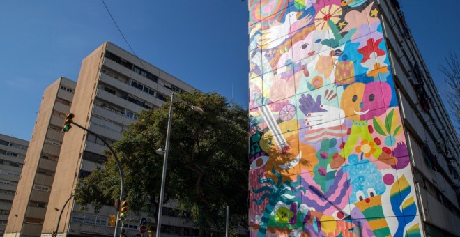 El mural ple de somnis de La Mina. BRU AGUILÓ.