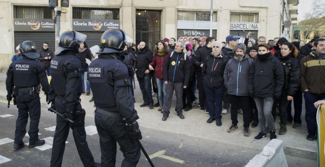 Mobilitzacions a la Gran Via de Barcelona pel 21-F. JOEL KASHILA