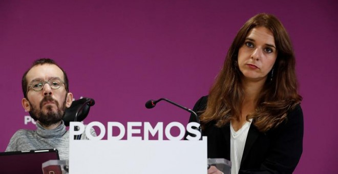 El secretario de Organización y Acción de Gobierno de Podemos, Pablo Echenique, durante la rueda de prensa ofrecida este lunes junto a la secretaria de Participación de la formación, Noelia Vera, este lunes en la sede del partido. EFE/Zipi