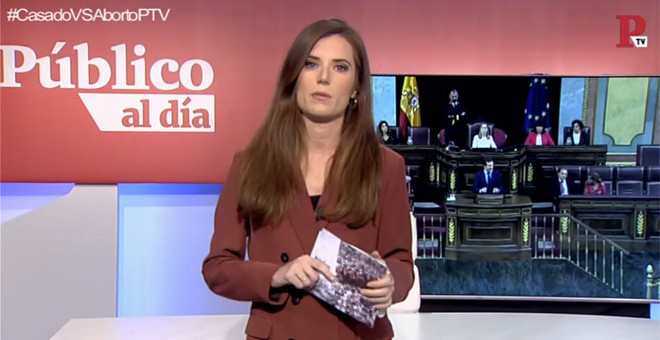 Núria Martínez, durante el informativo 'Público al Día' del 25 de febrero.