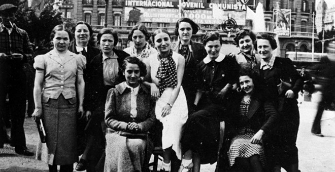 Las enfermeras belgas, en la plaza de Catalunya de Barcelona, en 1937. / CEGESOMA