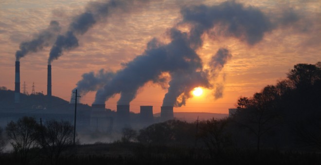 Emisiones de una planta térmica de carbón. REUTERS