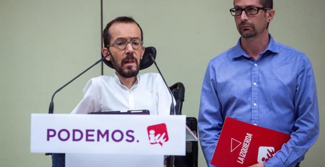 Los secretarios de Organización de Podemos e IU, Pablo Echenique (i) e Ismael González (d), respectivamente, han anunciado este miércoles su intención de que ambas formaciones concurran juntas para las próximas elecciones generales del 28 de abril.En rued