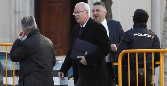 El cap de la Policia a Catalunya durant l'1-O, Sebastián Trapote, durant la seva arribada aquest dijous, al Tribunal Suprem, per assistir a una nova sessió del judici del 'procés'. EFE/Mariscal
