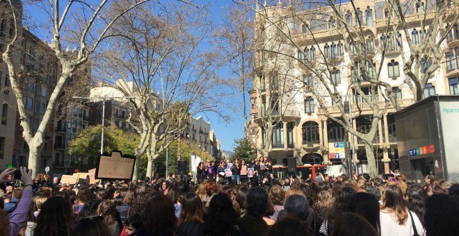 Concentració de periodistes als Jardinets de Gràcia de Barcelona amb motiu de la vaga feminista. NEUS MOLINA