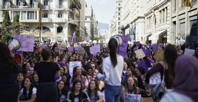 Un instant de la mobilització estudiantil durant la vaga feminista del 8-M a Barcelona. JOEL KASHILA.