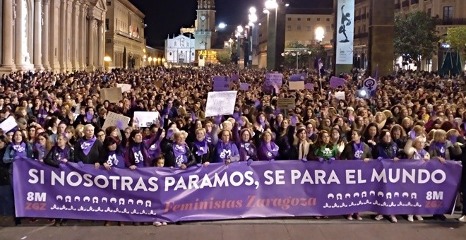 Más de 200.000 personas se echaron a la calle este viernes en Zaragoza para apoyar las reivindicaciones igualitarias del 8M. E.B.